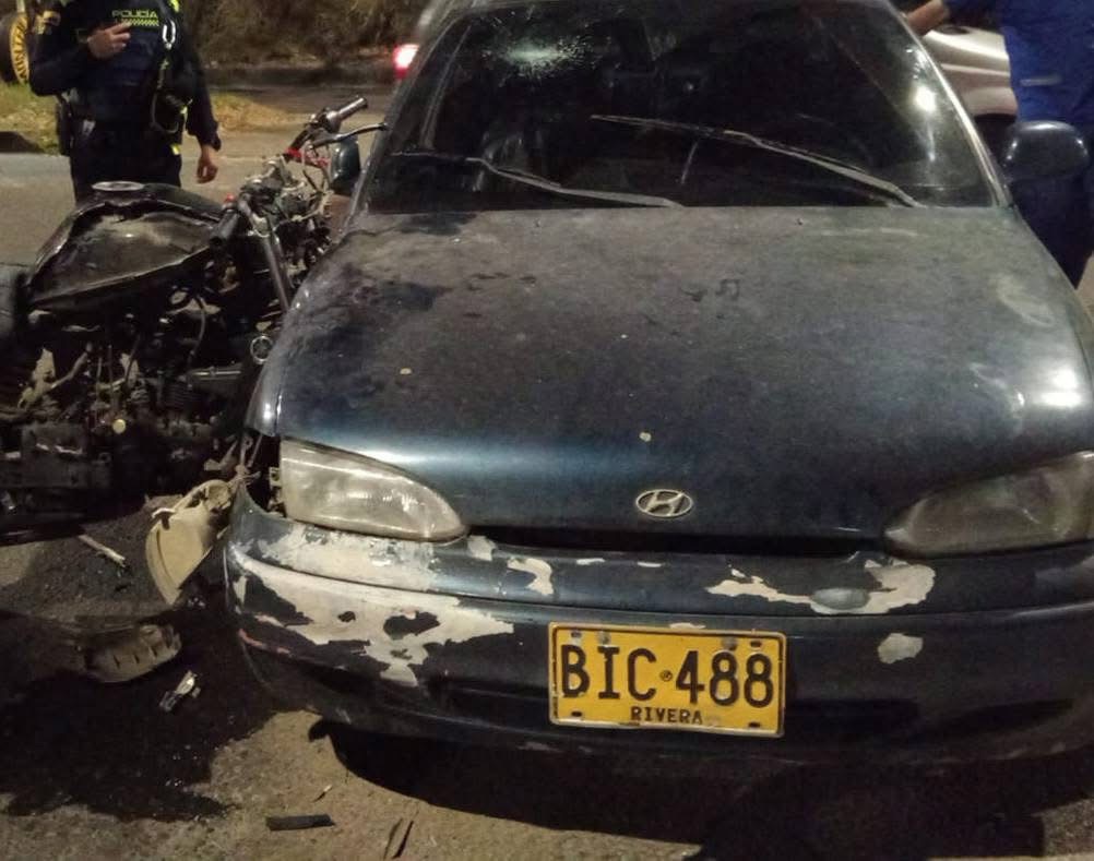 img_8465-2 #Neiva 🚨| ¡Se voló! Dejó el carro tirado tras el choque