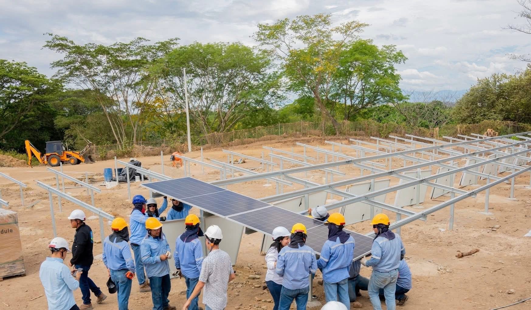 img_4951-1 Electrohuila apuesta por futuro sostenible con granja solar