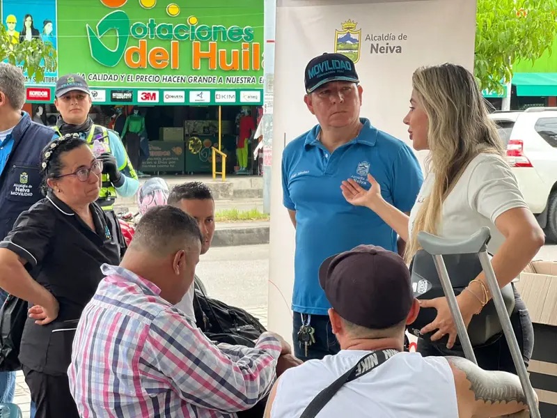 img_7659-2 Continúa en Neiva la ‘Cambiatón de Cascos por la Vida’